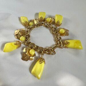 Vintage Gold Tone Summer Yellow Lucite Charm Costume Fashion Estate Bracelet